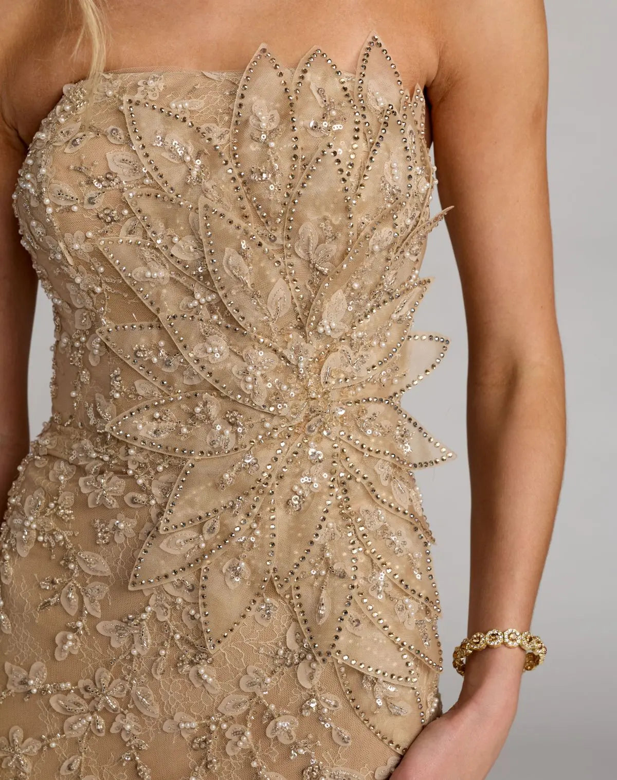 Vestido Strapless Embellished Gown