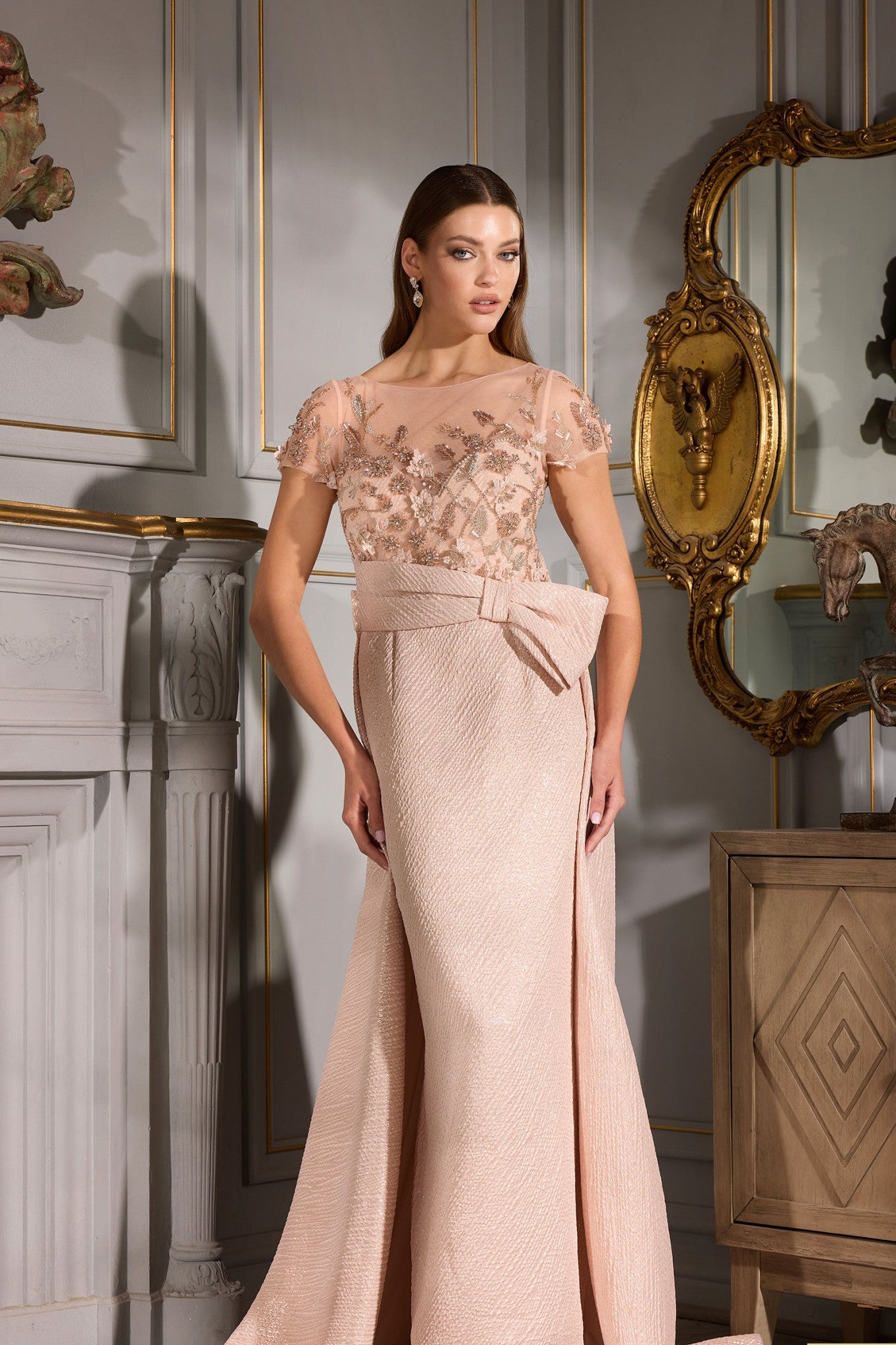 Vestido largo fit and flare con Sobrefalda
