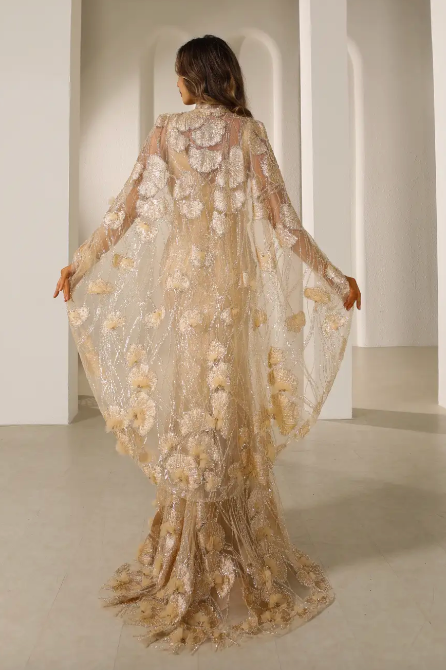 Vestido 3D con capa