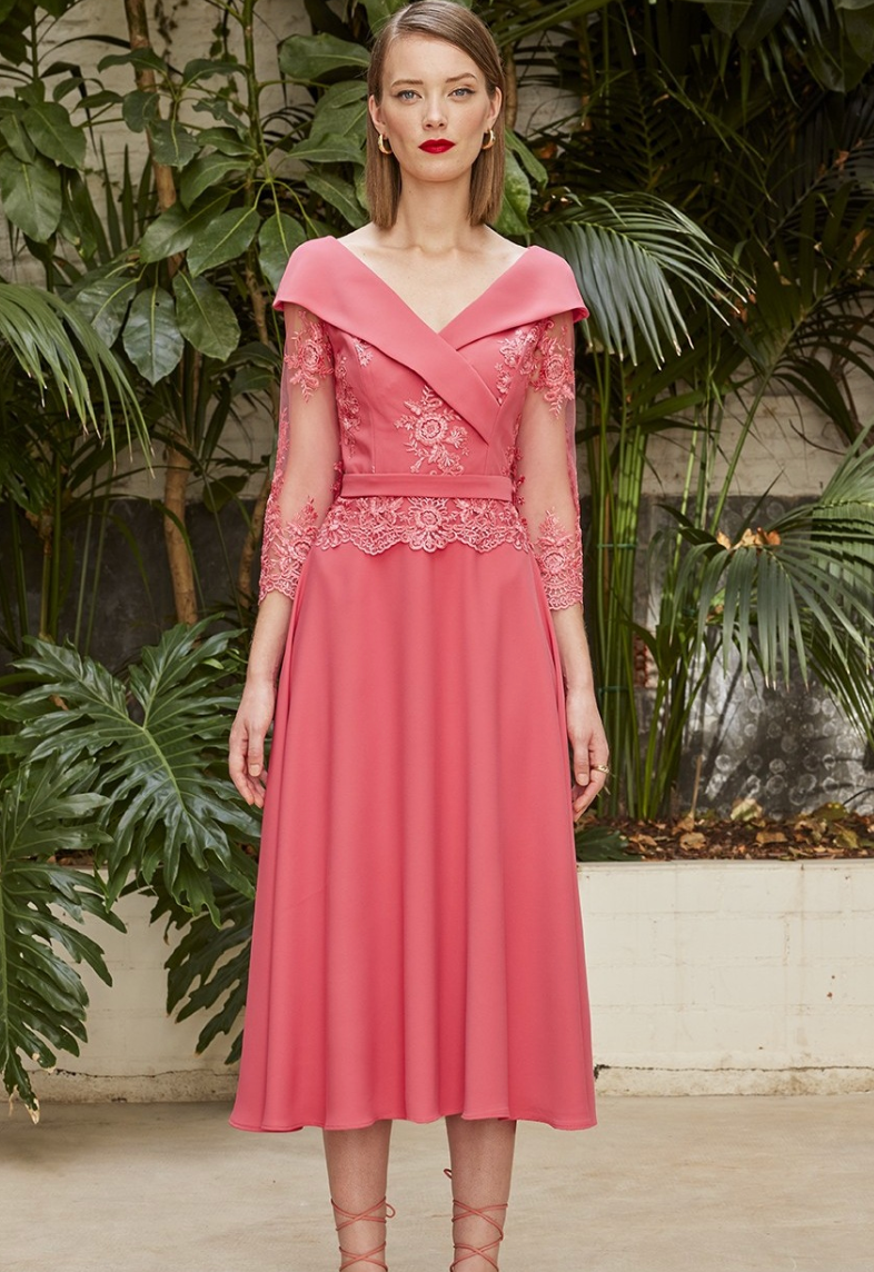 Vestido Rosa con Encaje y Escote Drapeado