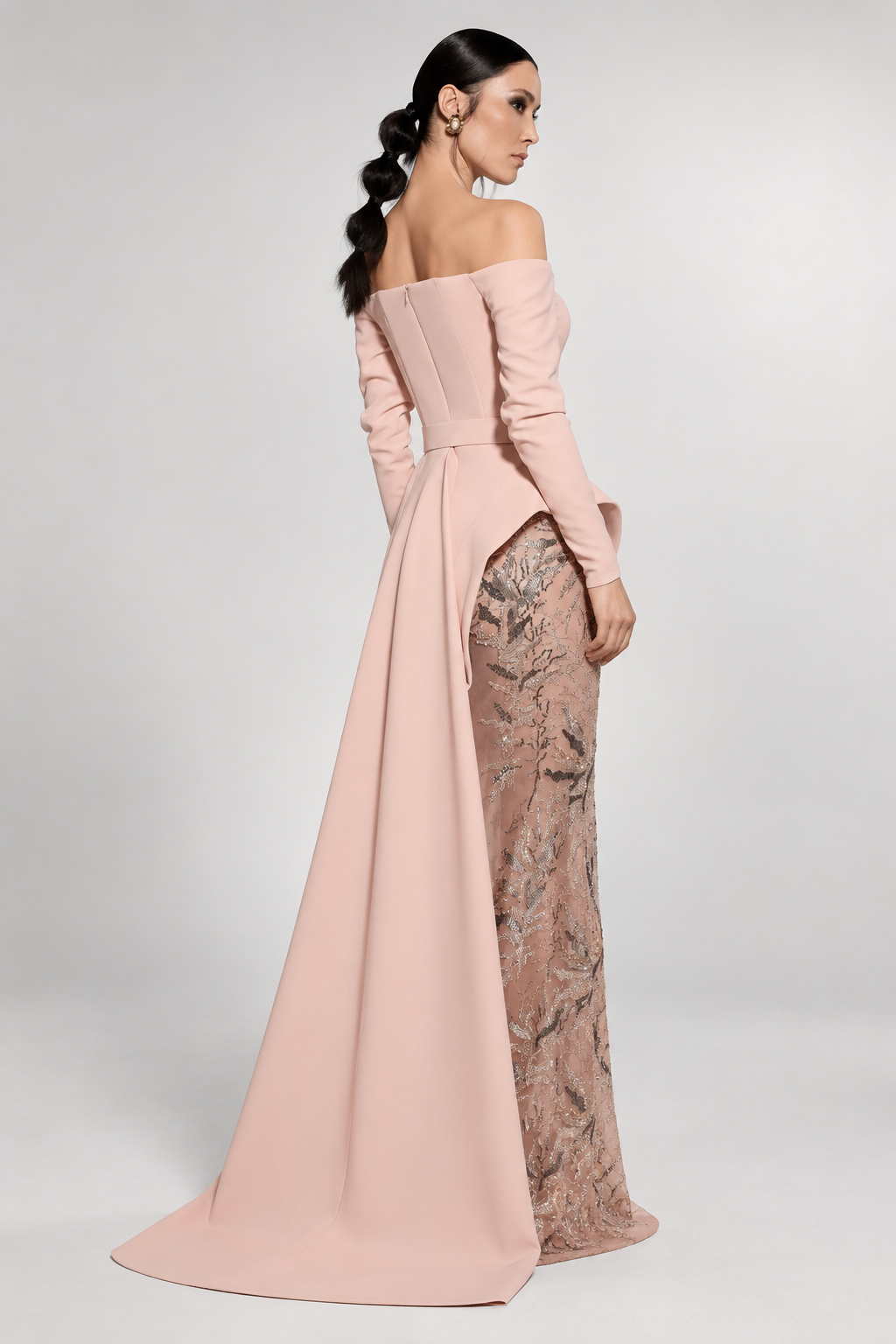 Vestido Off-Shoulder con Abertura y Detalles de Lentejuelas