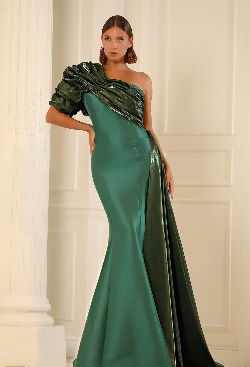 Vestido Largo One Shoulder Fit & Flare