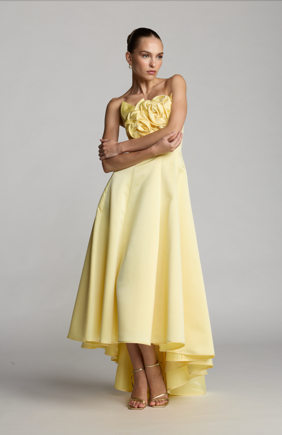 Vestido Amarillo con Flor 3D